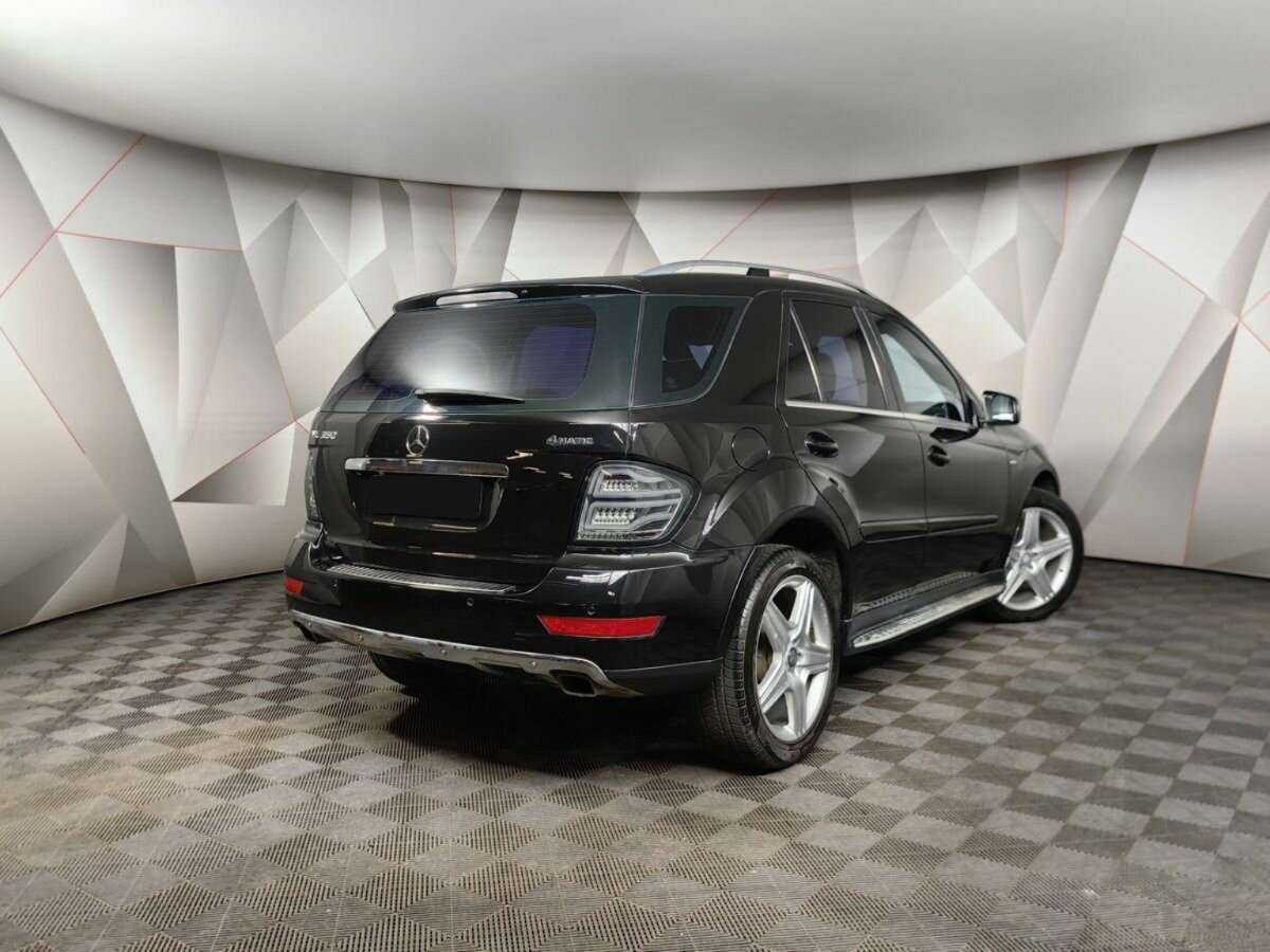 Mercedes-Benz M-Класс 2011 года с пробегом. Фото: #1