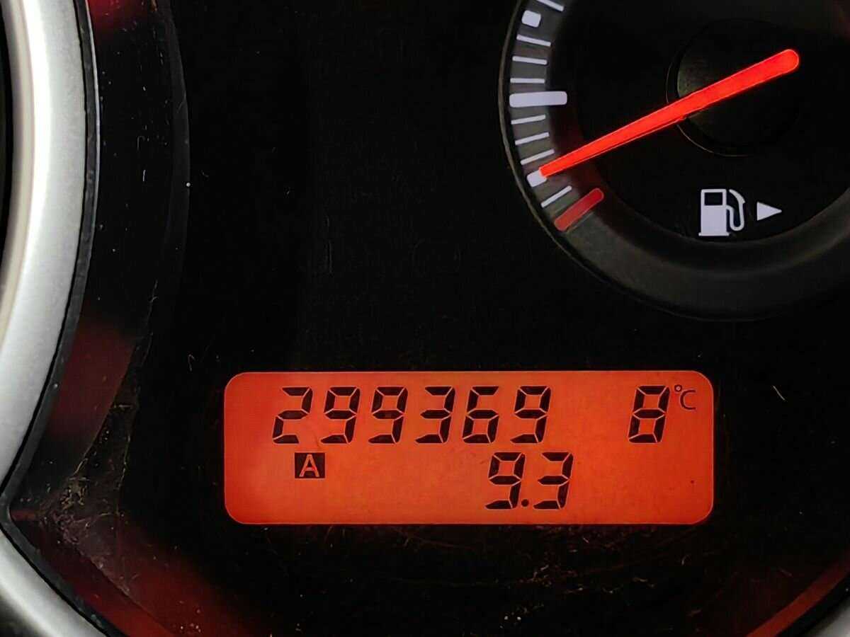 Nissan Tiida 2010 года с пробегом. Фото: #15