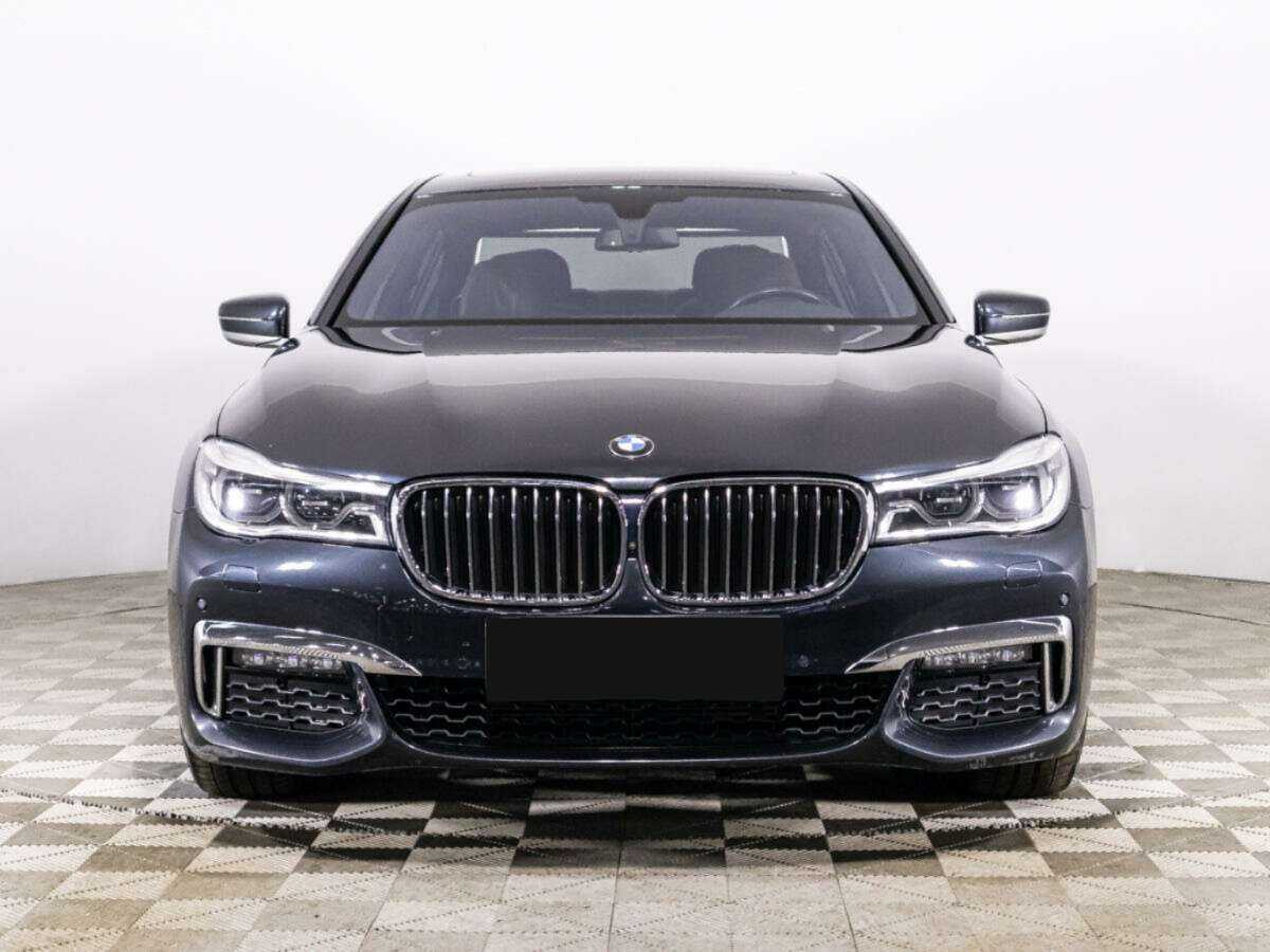 BMW 7 серии 2018 года с пробегом. Фото: #1