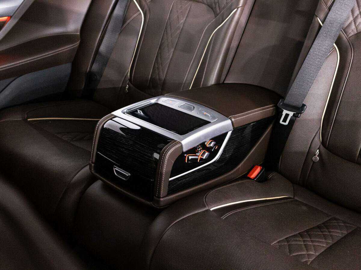 BMW 7 серии 2018 года с пробегом. Фото: #17