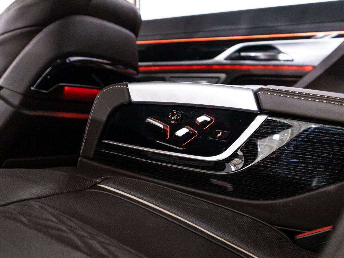 BMW 7 серии 2018 года с пробегом. Фото: #18
