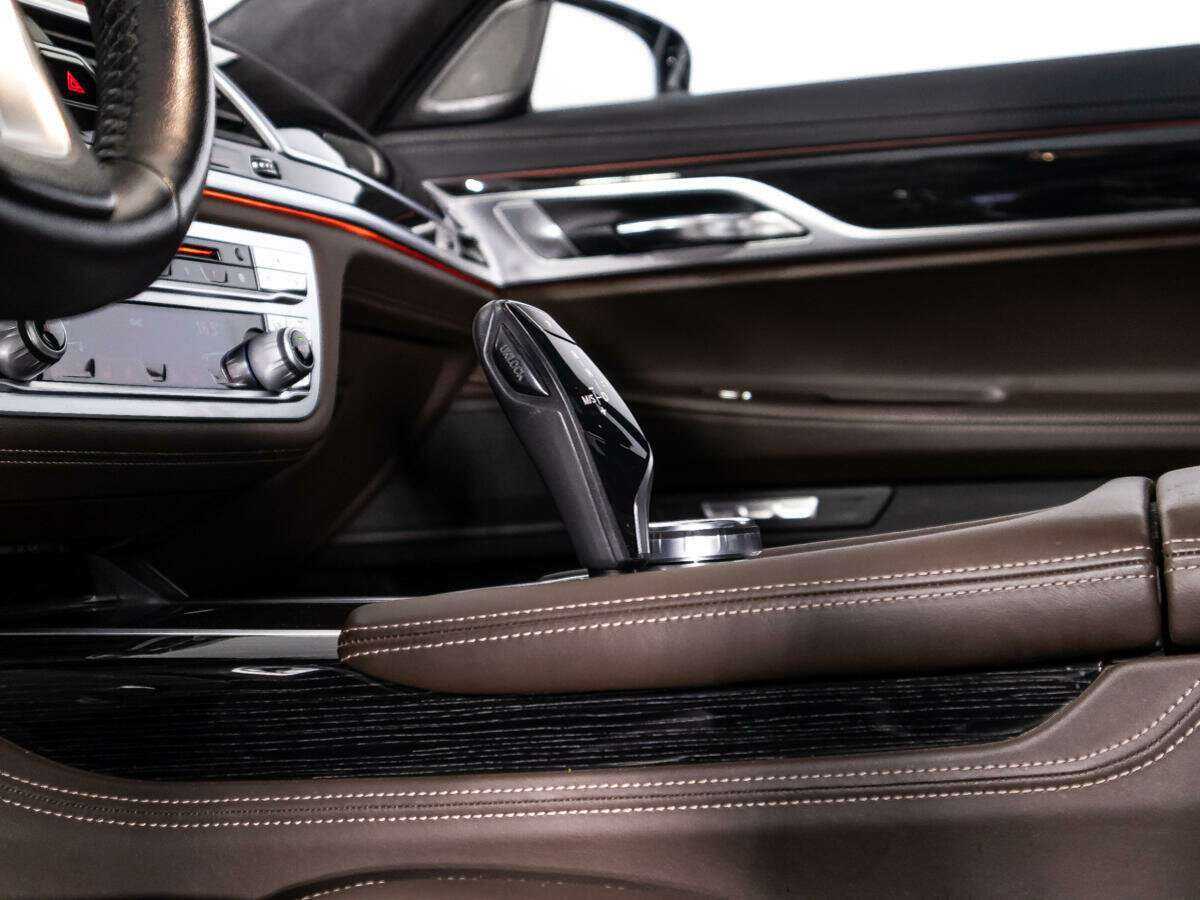 BMW 7 серии 2018 года с пробегом. Фото: #21