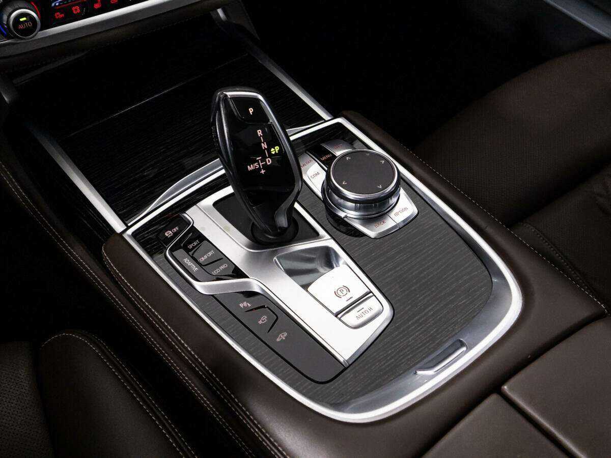 BMW 7 серии 2018 года с пробегом. Фото: #25