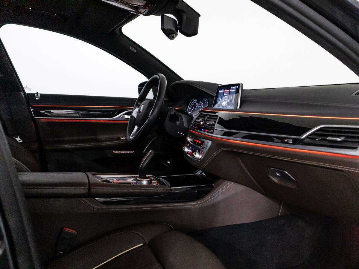 BMW 7 серии 2018 года с пробегом. Фото: #30