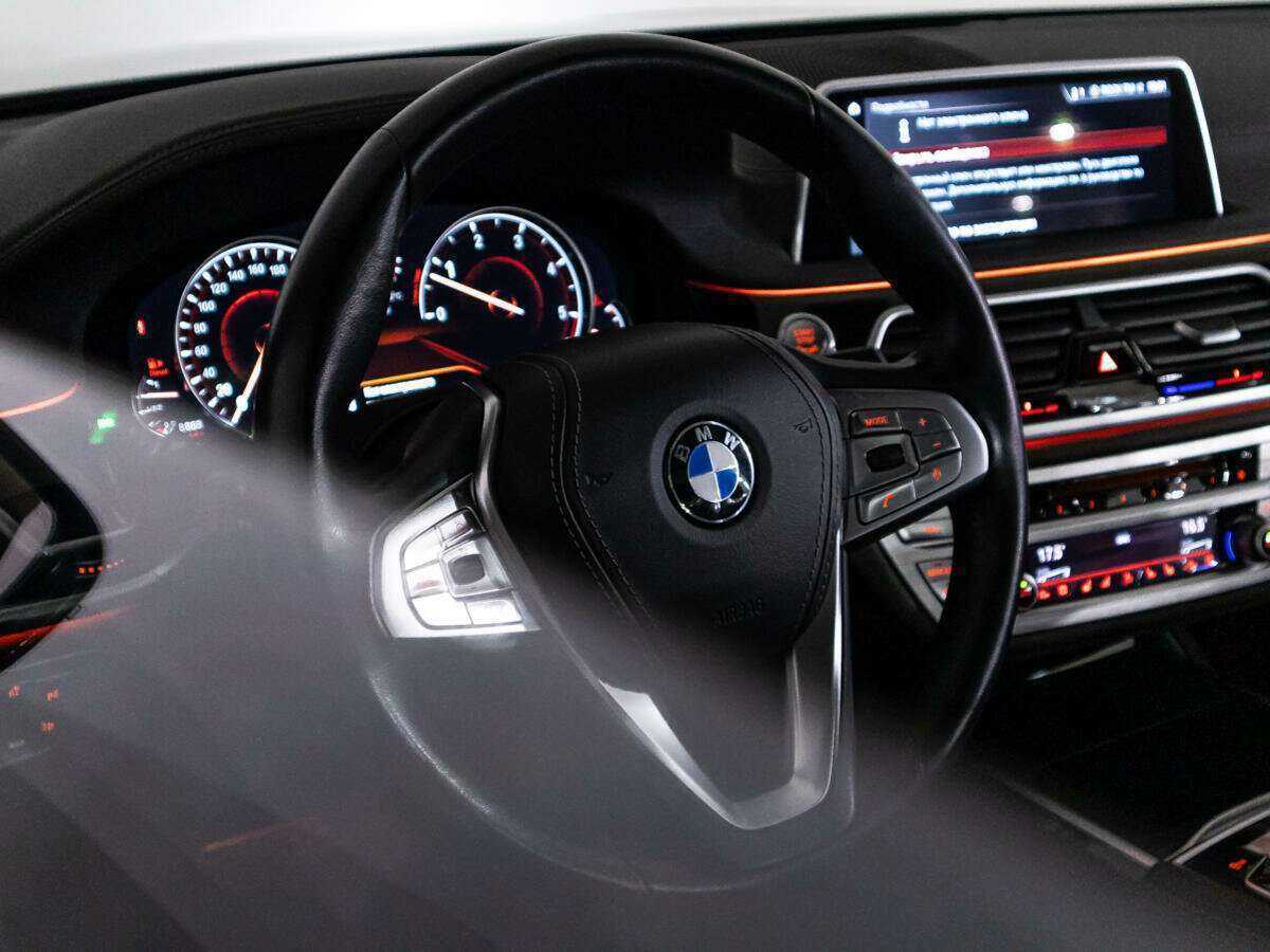 BMW 7 серии 2018 года с пробегом. Фото: #31
