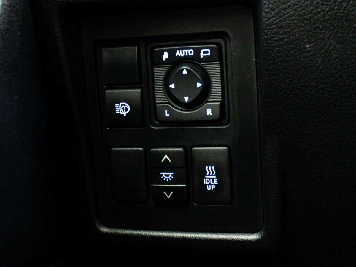 Toyota Land Cruiser Prado 2017 года с пробегом. Фото: #17