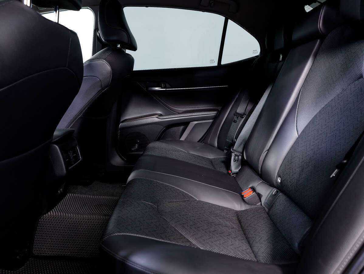 Toyota Camry 2021 года с пробегом. Фото: #12