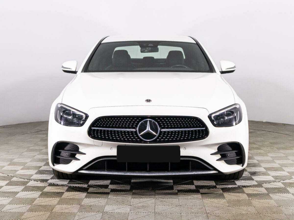 Mercedes-Benz E-Класс 2021 года с пробегом. Фото: #1