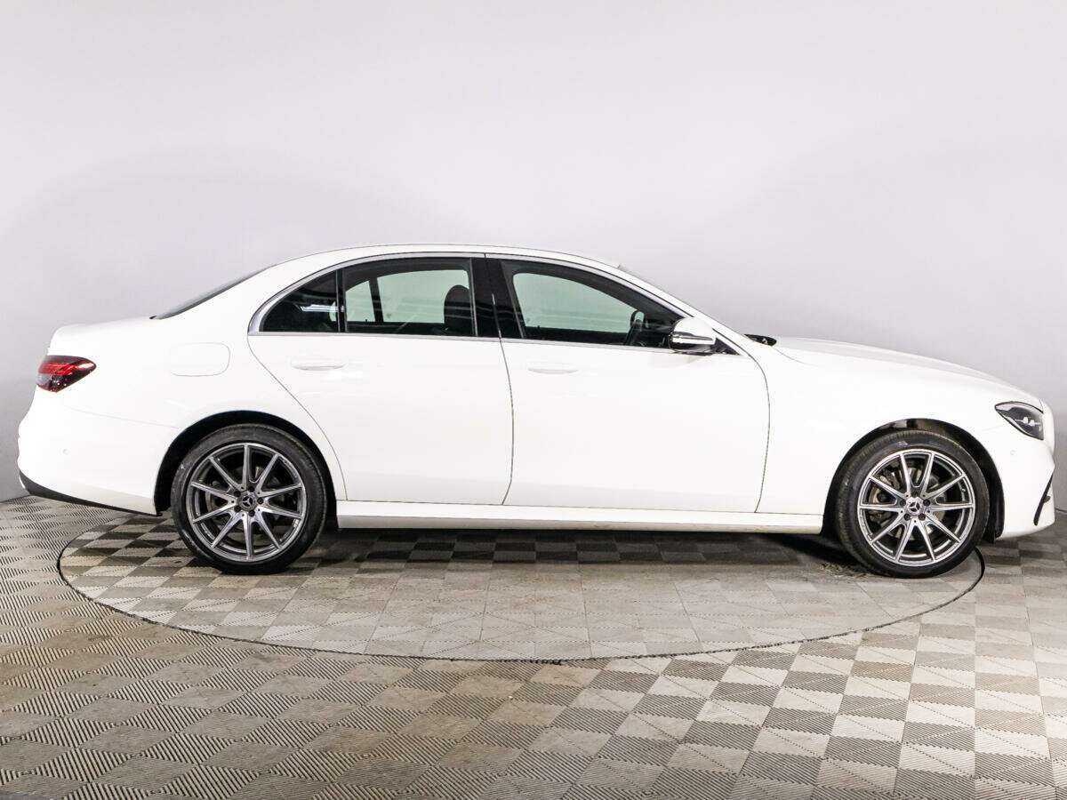 Mercedes-Benz E-Класс 2021 года с пробегом. Фото: #3