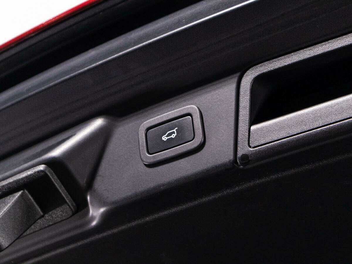 Land Rover Range Rover Velar 2018 года с пробегом. Фото: #13