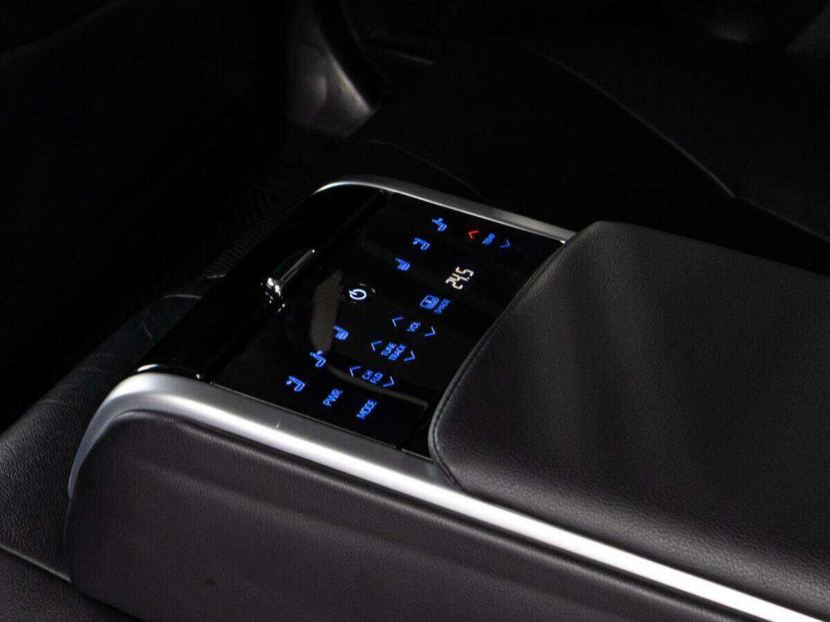 Toyota Camry 2018 года с пробегом. Фото: #18