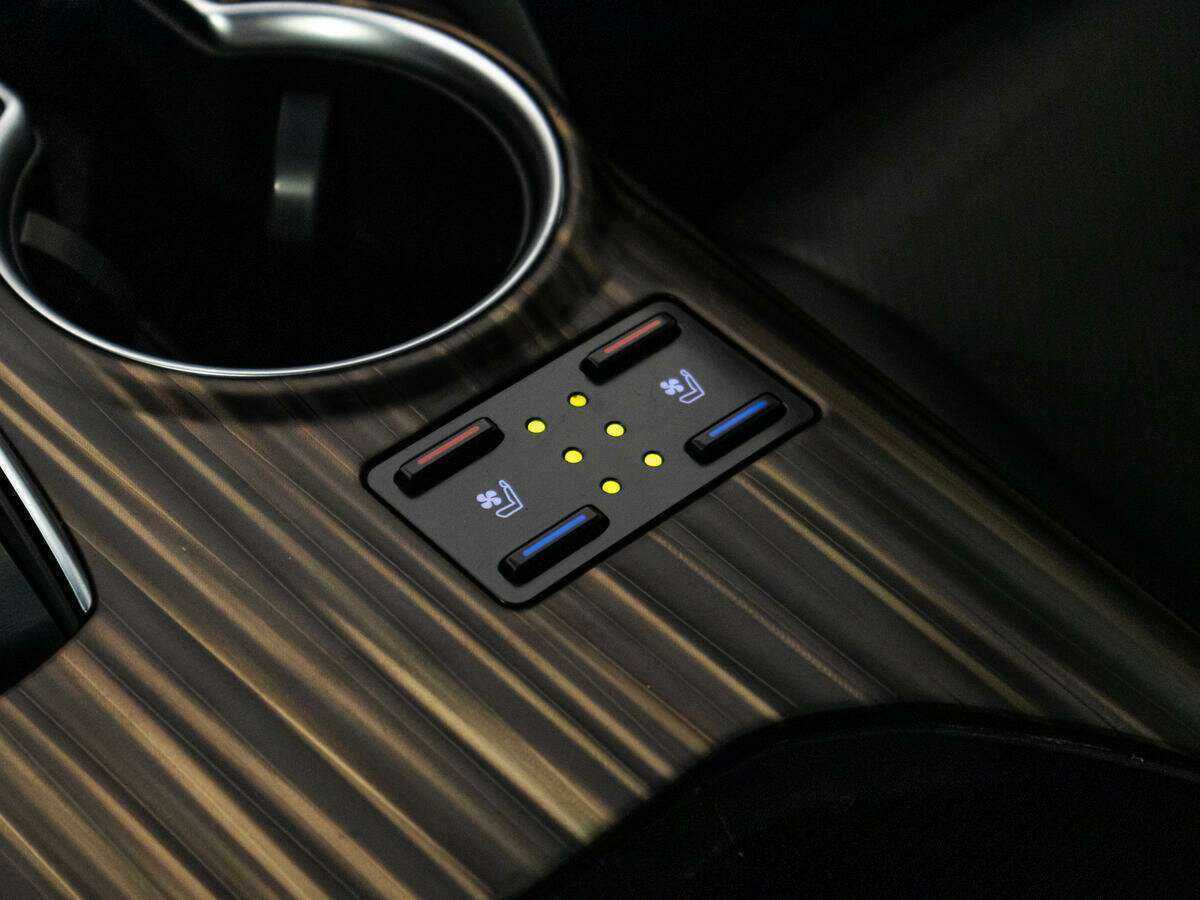 Toyota Camry 2018 года с пробегом. Фото: #19