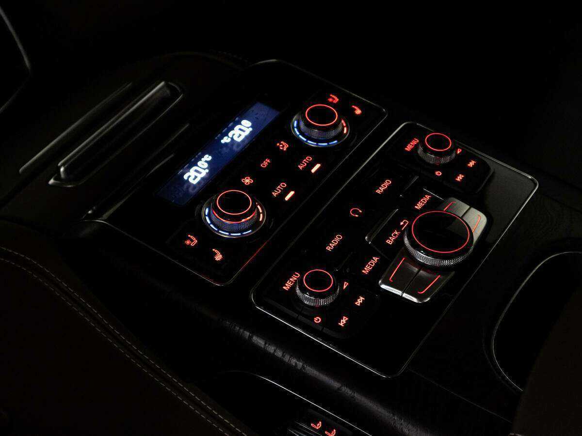 Audi A8 2014 года с пробегом. Фото: #11