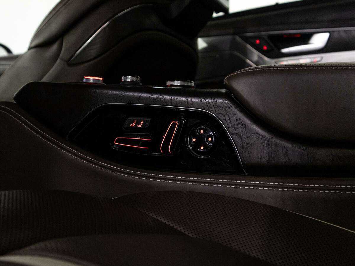 Audi A8 2014 года с пробегом. Фото: #12