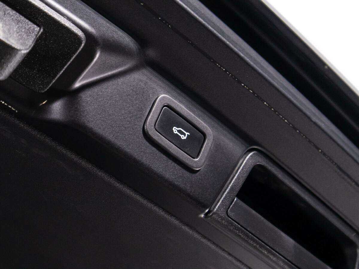 Land Rover Range Rover Velar 2019 года с пробегом. Фото: #13