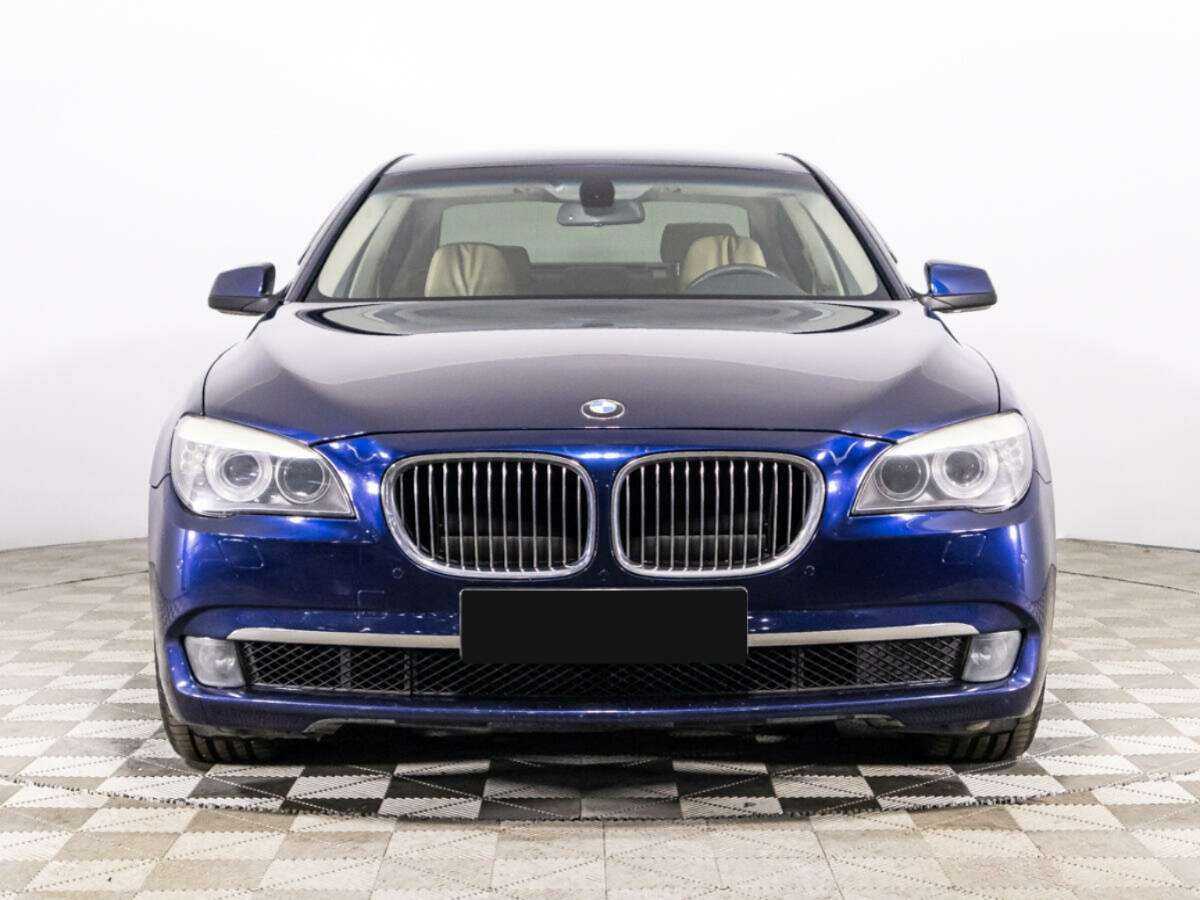 BMW 7 серии 2011 года с пробегом. Фото: #1