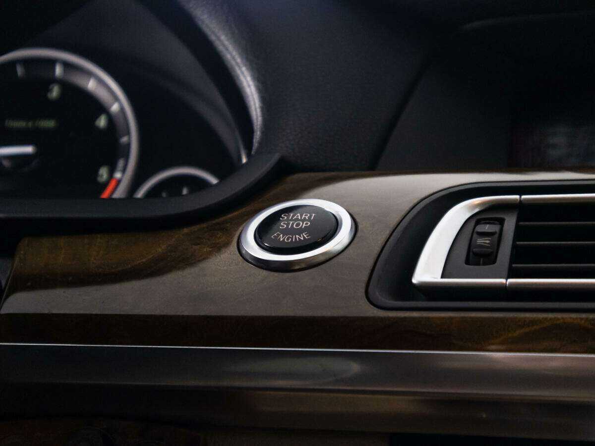 BMW 7 серии 2011 года с пробегом. Фото: #18