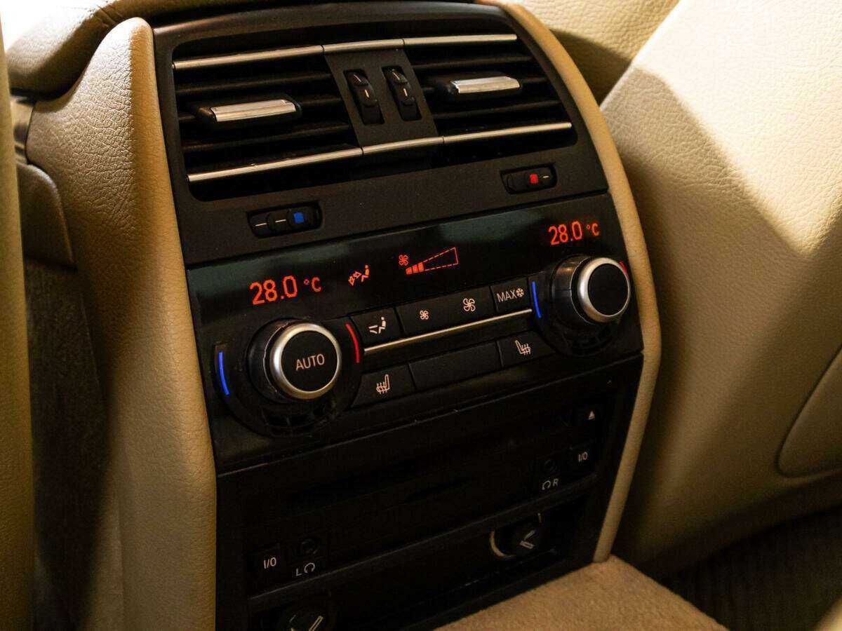 BMW 7 серии 2011 года с пробегом. Фото: #23