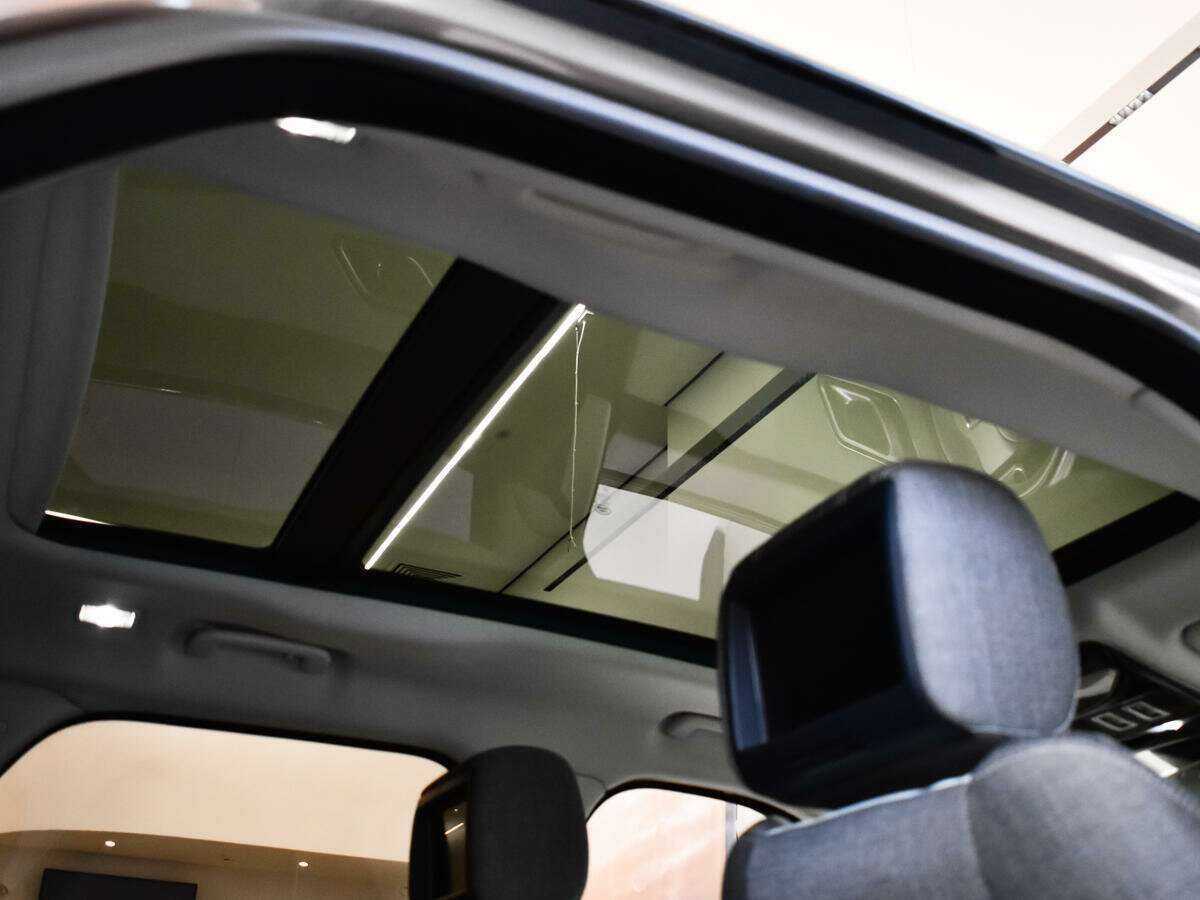 Land Rover Range Rover Velar 2020 года с пробегом. Фото: #10