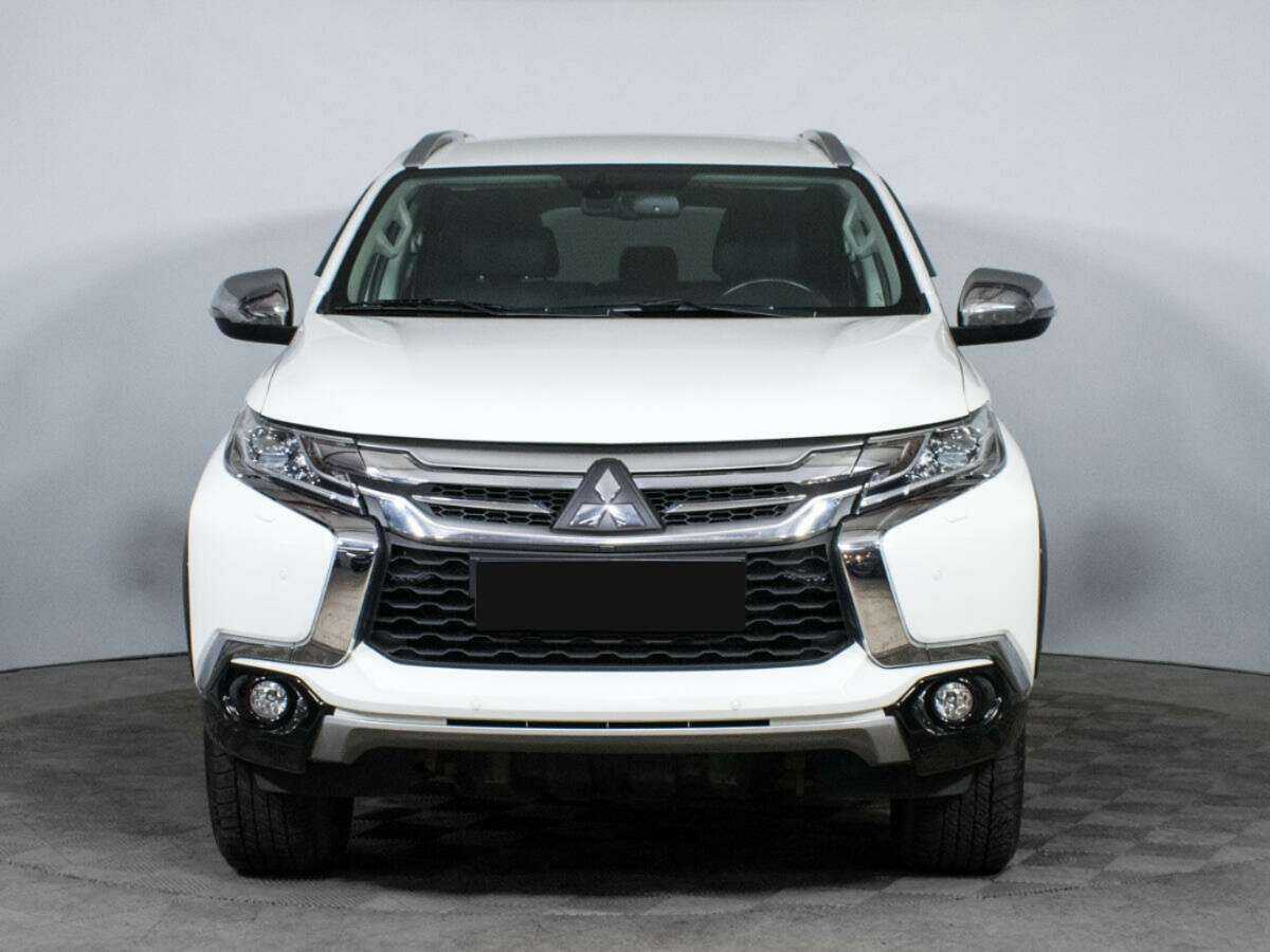 Mitsubishi Pajero Sport 2018 года с пробегом. Фото: #1