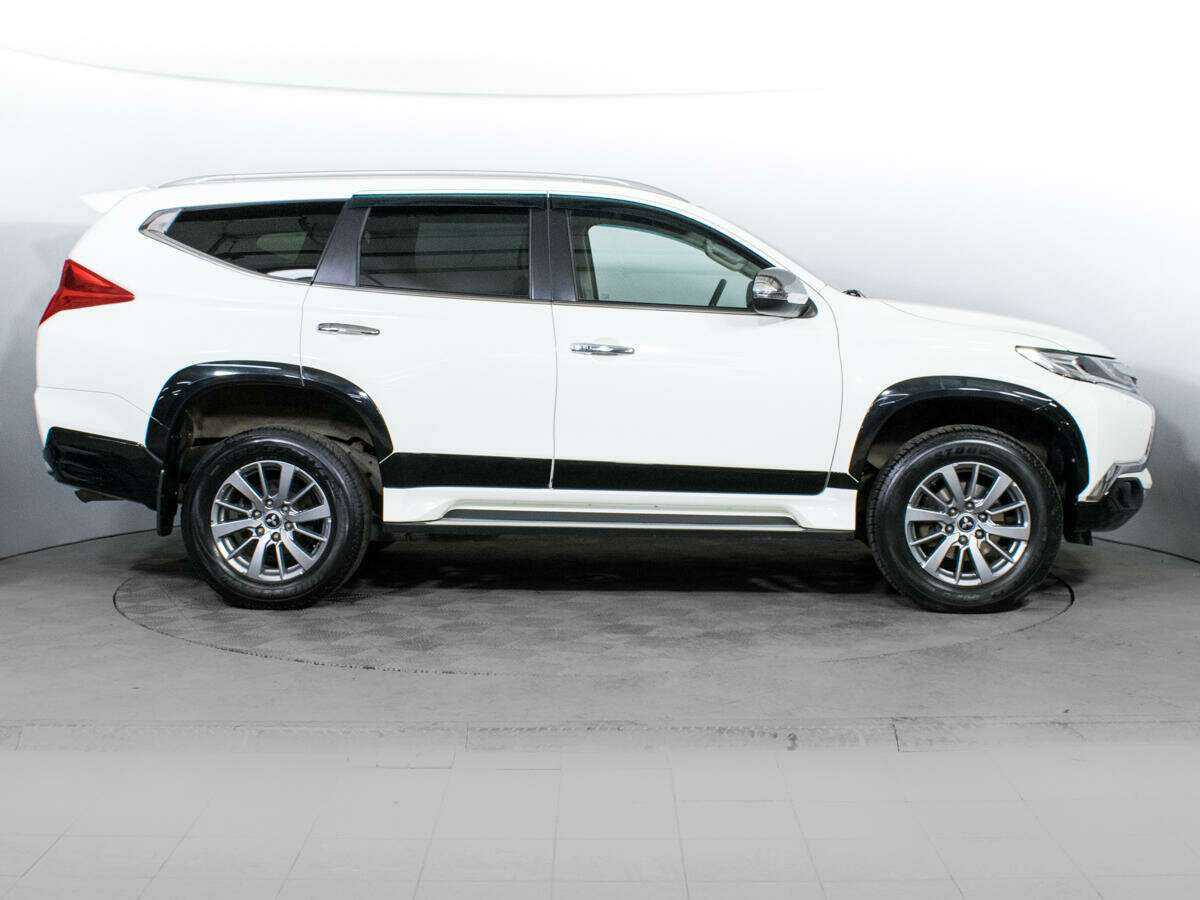 Mitsubishi Pajero Sport 2018 года с пробегом. Фото: #3