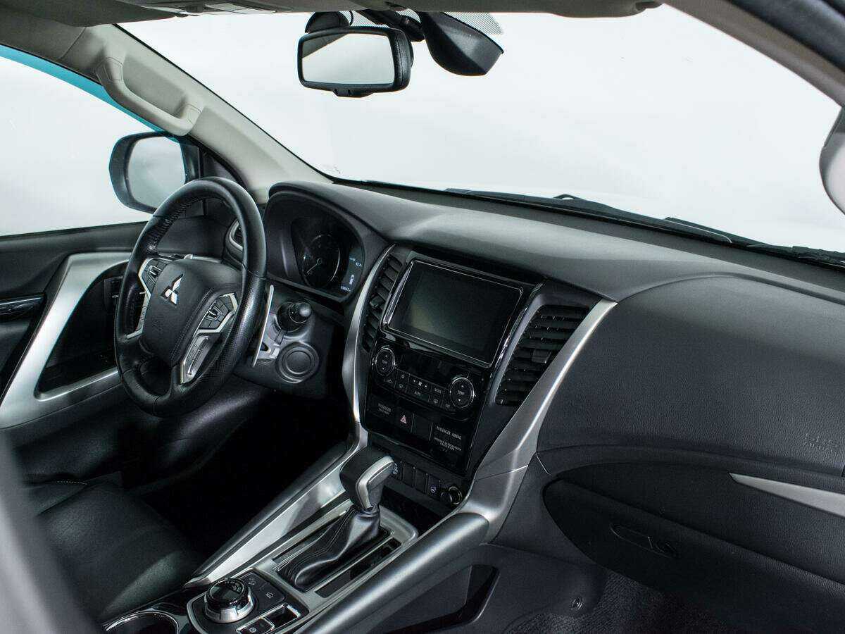 Mitsubishi Pajero Sport 2018 года с пробегом. Фото: #7