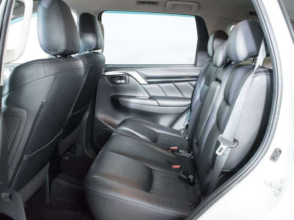 Mitsubishi Pajero Sport 2018 года с пробегом. Фото: #8