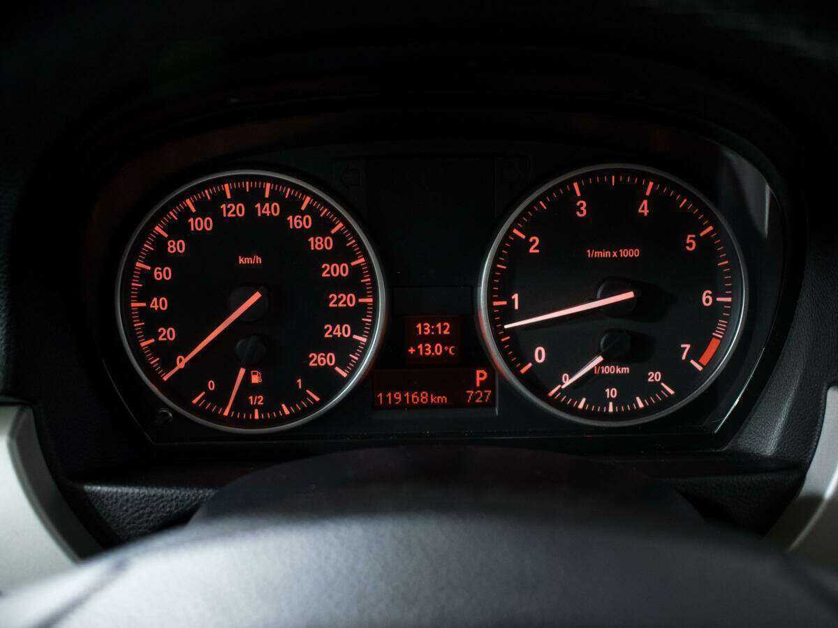 BMW 3 серии 2011 года с пробегом. Фото: #10