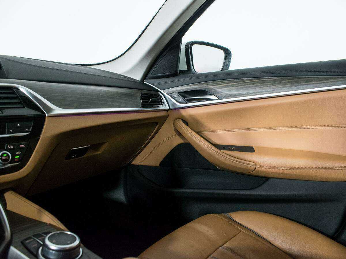 BMW 5 серии 2018 года с пробегом. Фото: #16