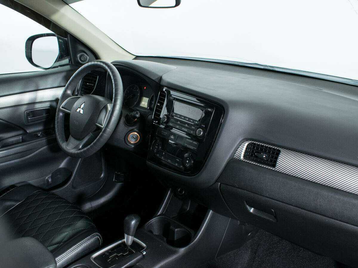 Б/У Митсубиши Оутлэндер 2014 года. Фото: #6