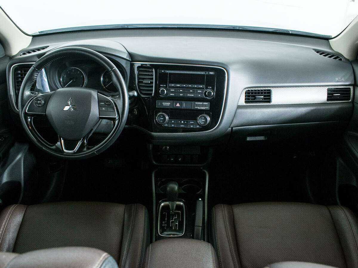 Б/У Митсубиши Оутлэндер 2017 года. Фото: #10