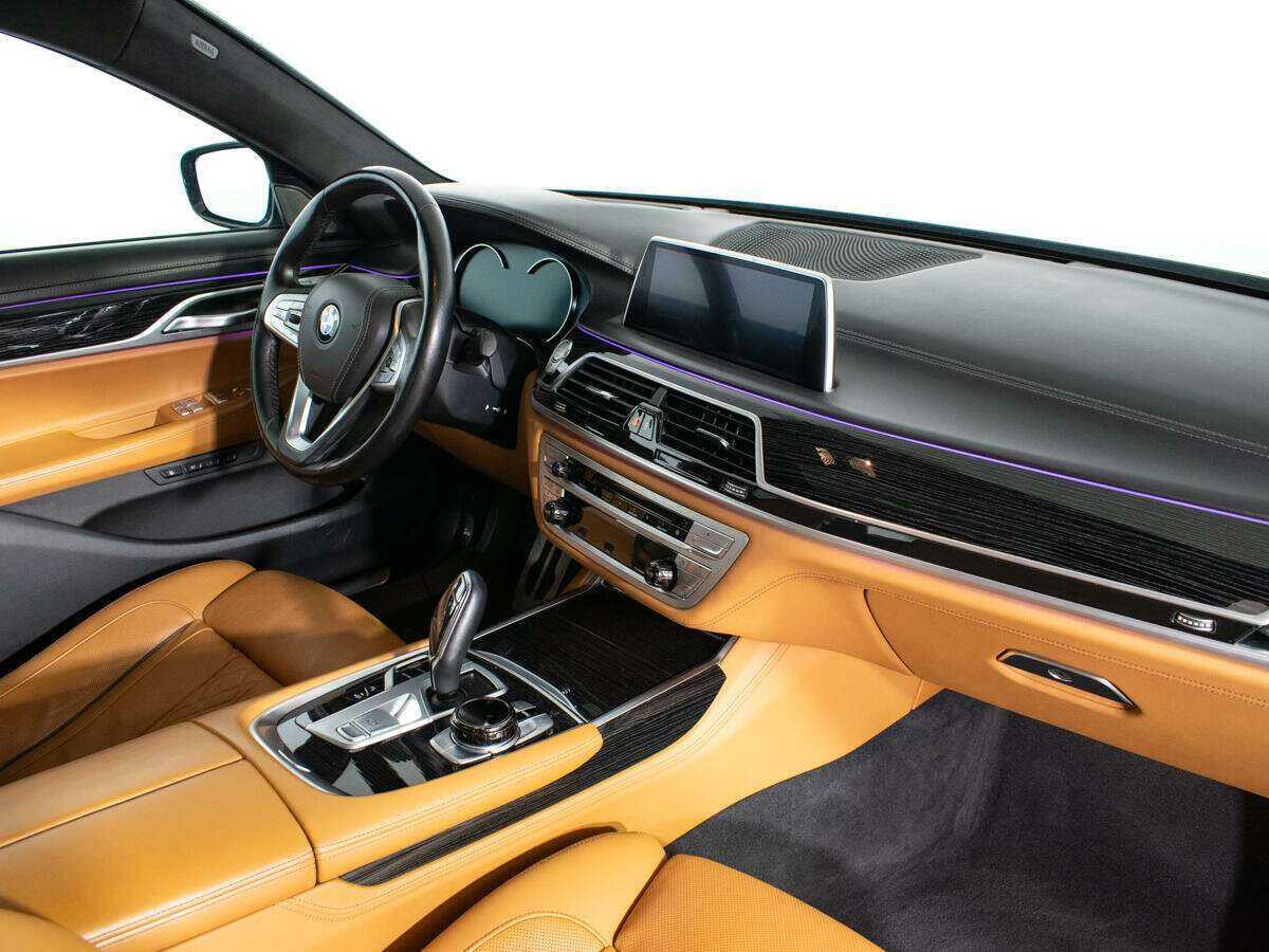BMW 7 серии 2018 года с пробегом. Фото: #8
