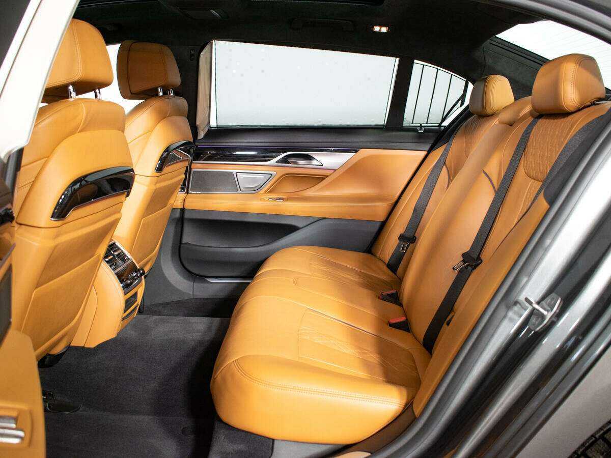 BMW 7 серии 2018 года с пробегом. Фото: #9