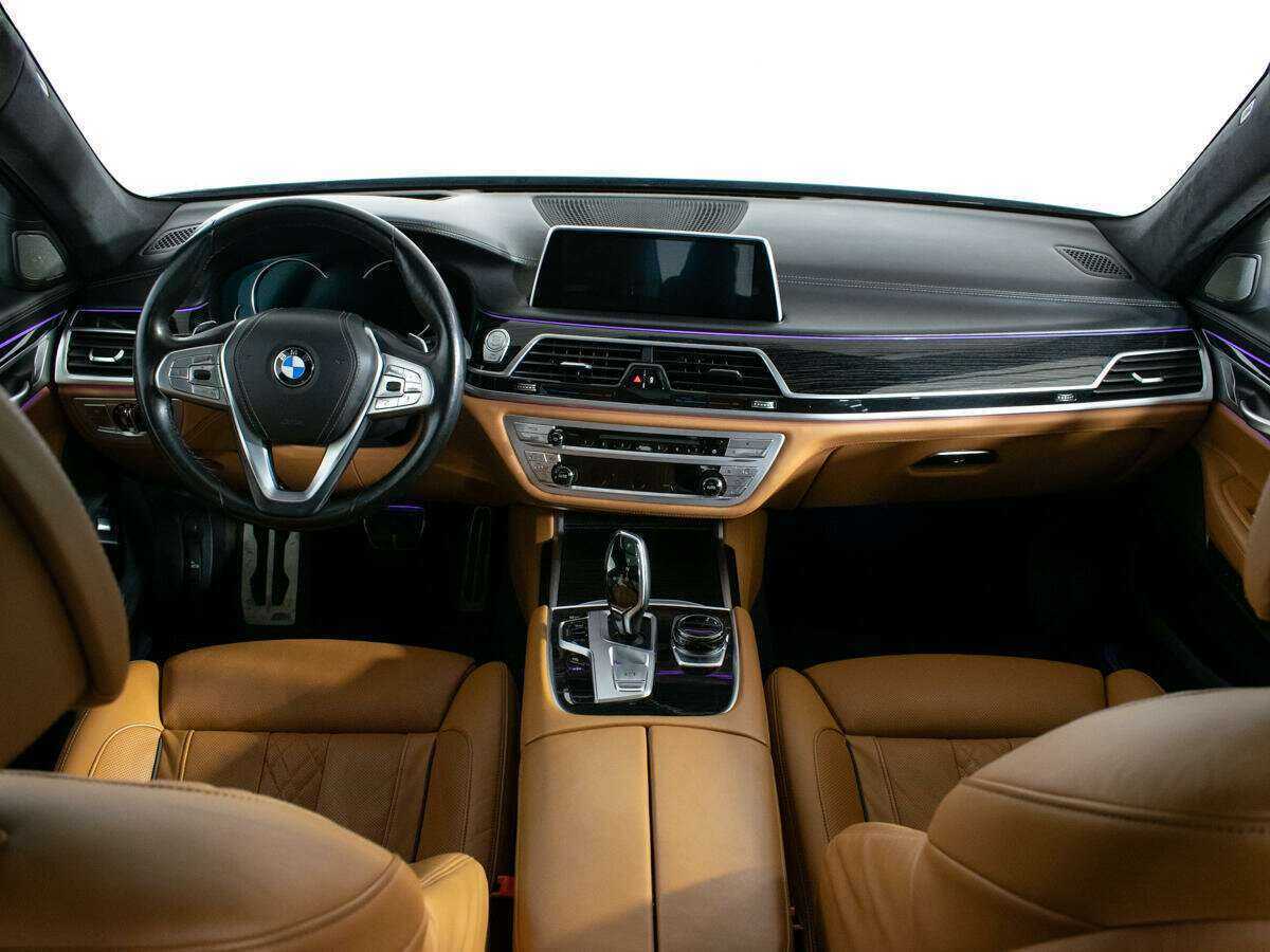 BMW 7 серии 2018 года с пробегом. Фото: #11