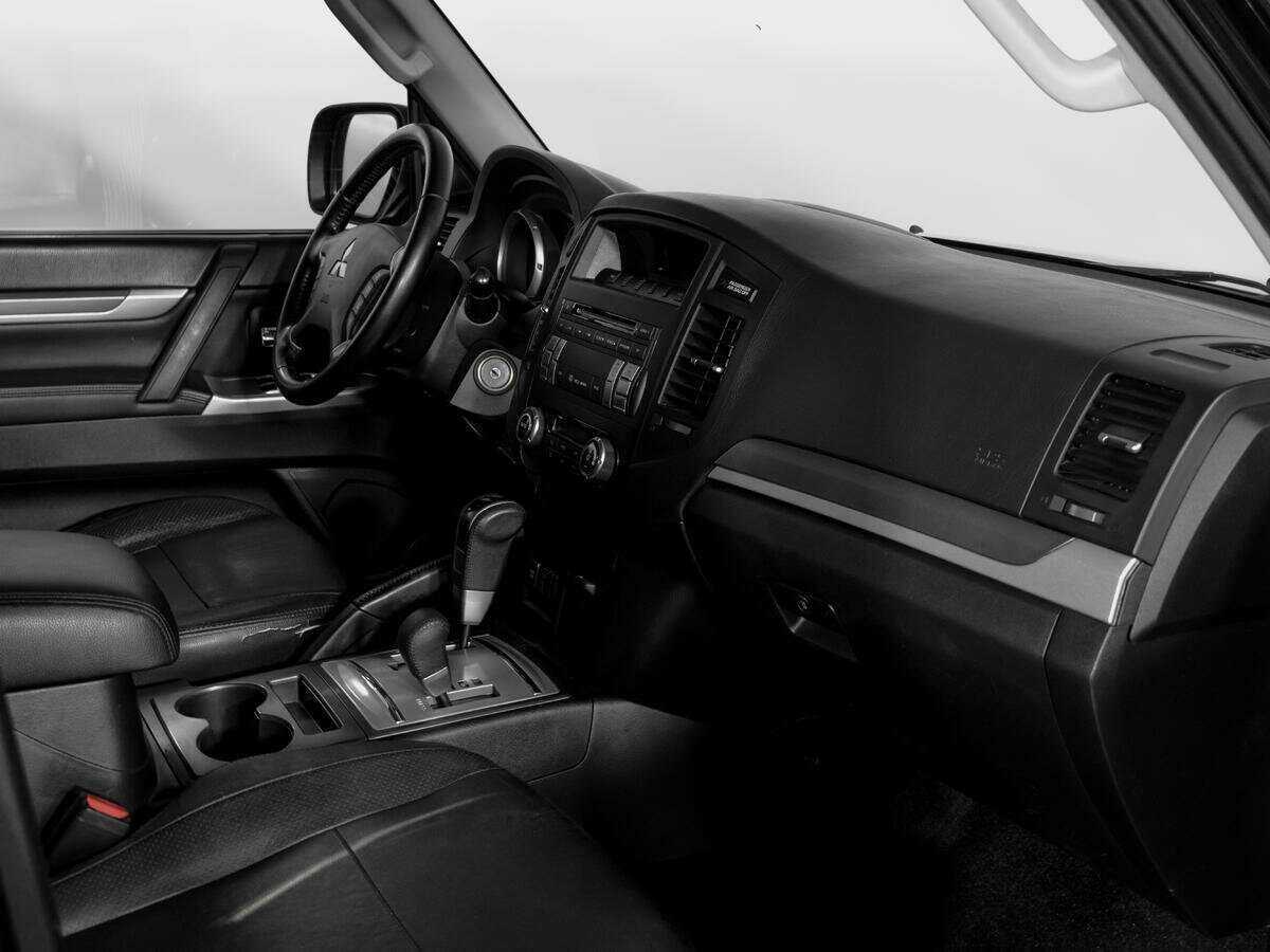 Mitsubishi Pajero 2011 года с пробегом. Фото: #8