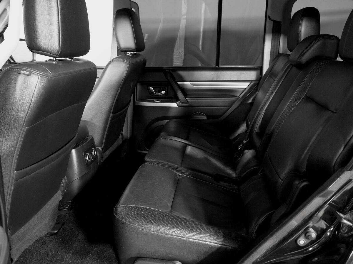 Mitsubishi Pajero 2011 года с пробегом. Фото: #9