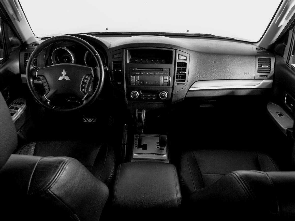 Mitsubishi Pajero 2011 года с пробегом. Фото: #11