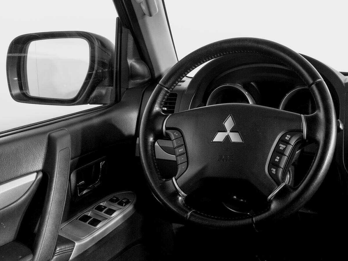 Mitsubishi Pajero 2011 года с пробегом. Фото: #14