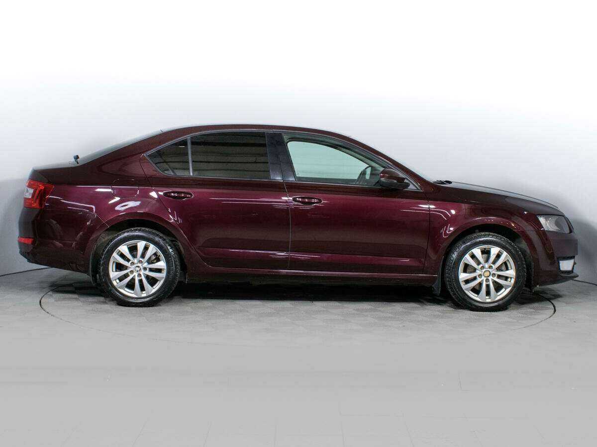 Б/У Шкода Октавия 2013 года. Фото: #3