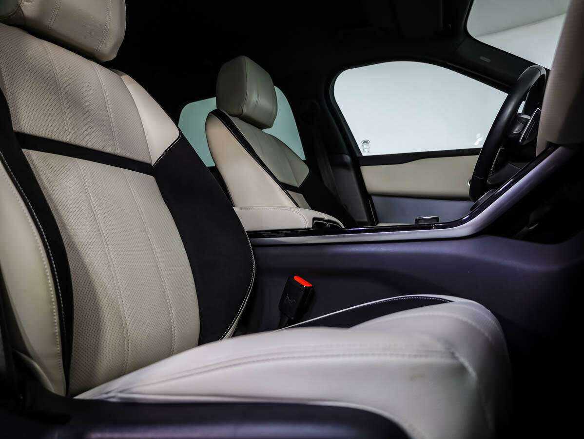 Land Rover Range Rover Velar 2017 года с пробегом. Фото: #10