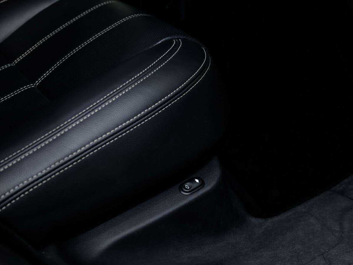 Land Rover Range Rover Velar 2018 года с пробегом. Фото: #12