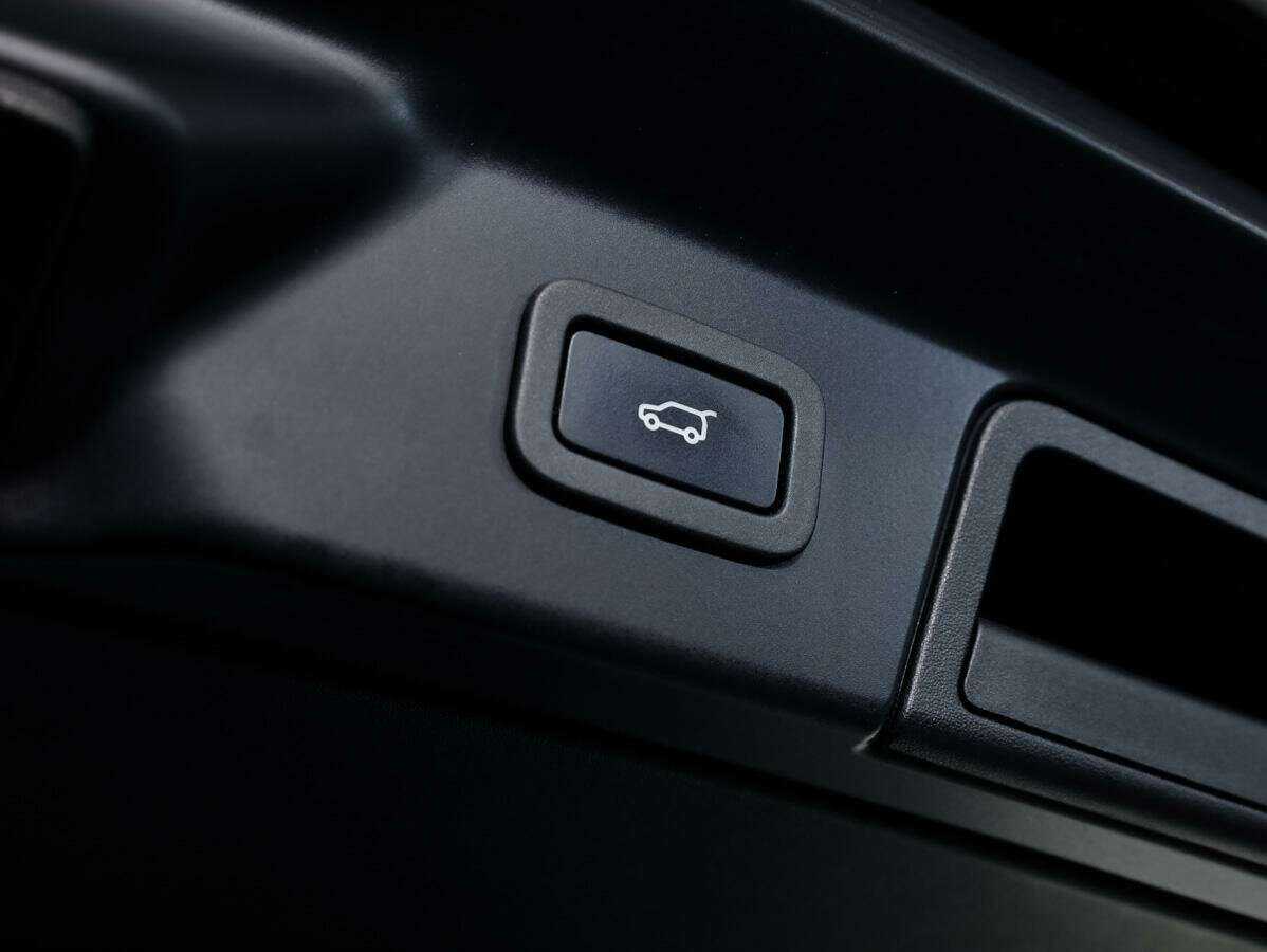 Land Rover Range Rover Velar 2018 года с пробегом. Фото: #22