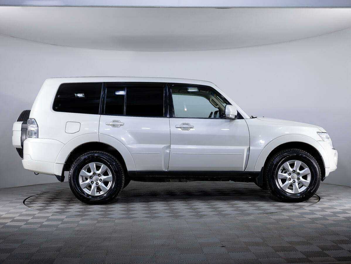 Mitsubishi Pajero 2013 года с пробегом. Фото: #2