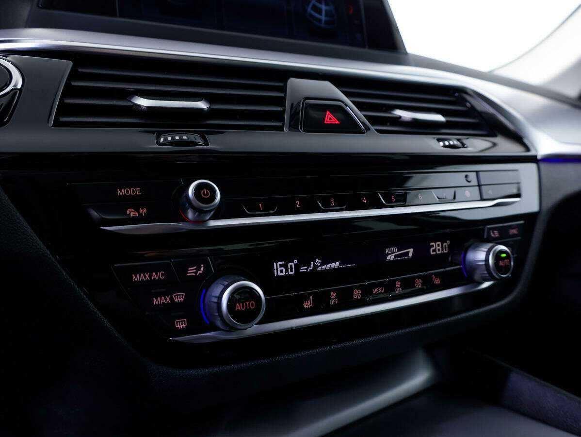 BMW 5 серии 2018 года с пробегом. Фото: #15