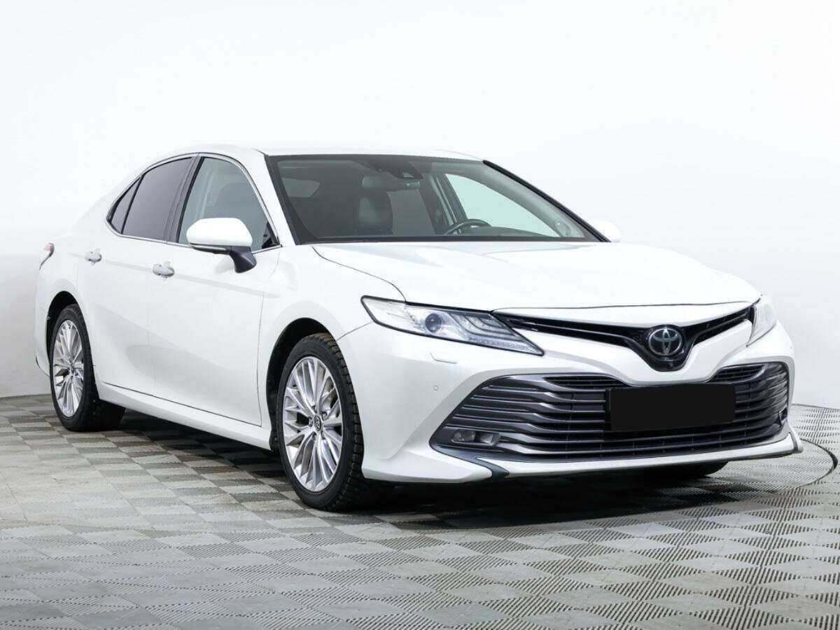 Toyota Camry 2019 года с пробегом. Фото: #2
