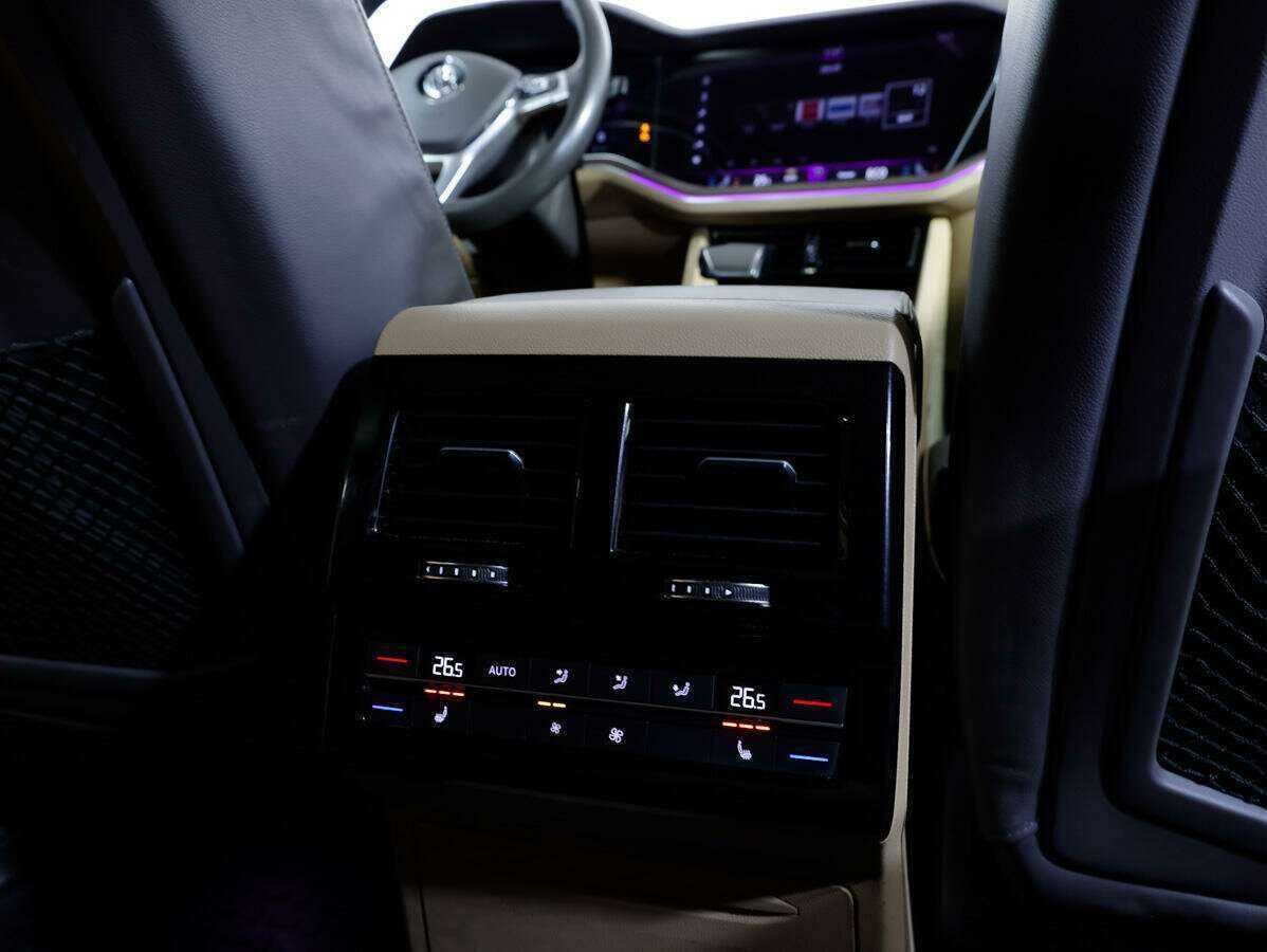 Volkswagen Touareg 2020 года с пробегом. Фото: #11