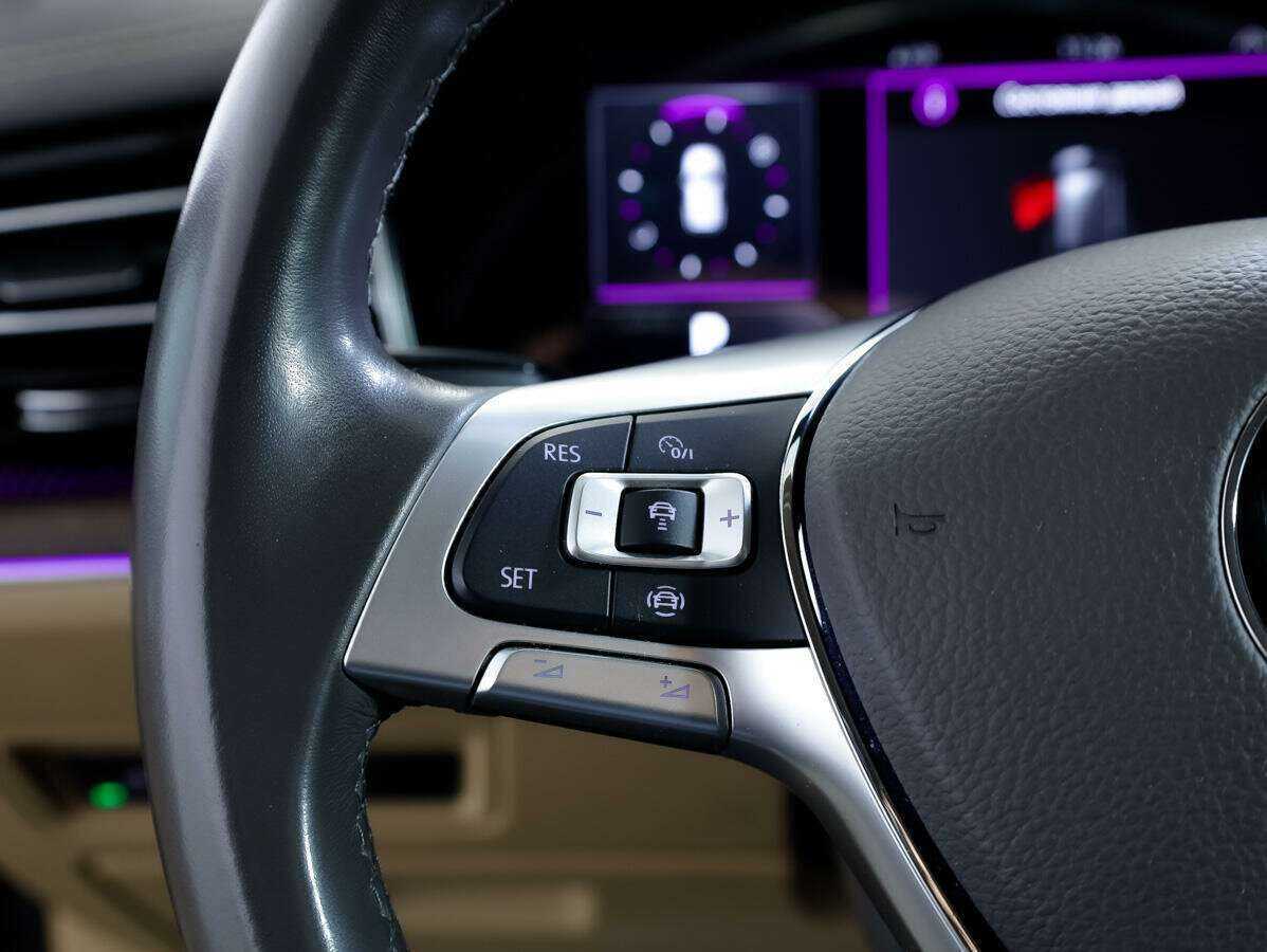 Volkswagen Touareg 2020 года с пробегом. Фото: #19