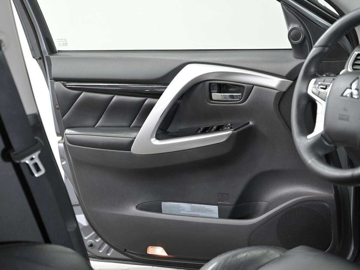 Mitsubishi Pajero Sport 2017 года с пробегом. Фото: #9