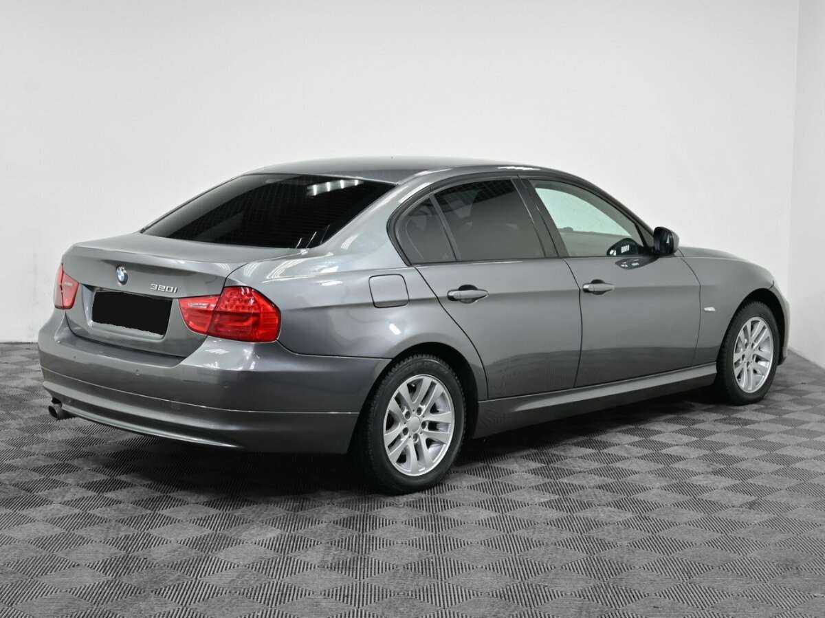 BMW 3 серии 2009 года с пробегом. Фото: #1