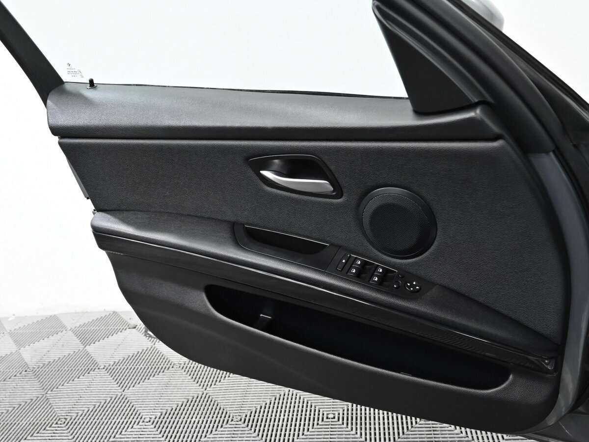 BMW 3 серии 2009 года с пробегом. Фото: #9